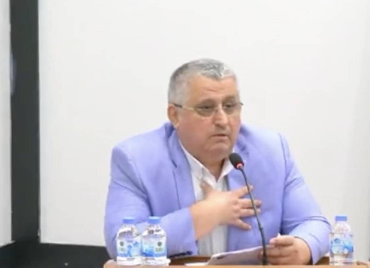 Bir Kadının Kıyafeti Yine Gündem: “Ahlak” Tartışması Büyüyor!