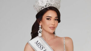 Azra Akın'dan Miss Universe'te yarışan Ceren Arslan'a destek