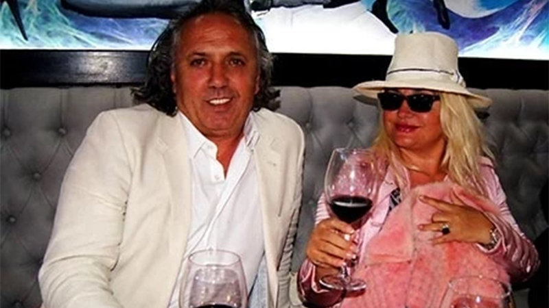 Banu Alkan'ın kardeşi Osman Alkan, dengesini kaybederek düştü; başını kaldırıma çarpıp hayatını kaybetti