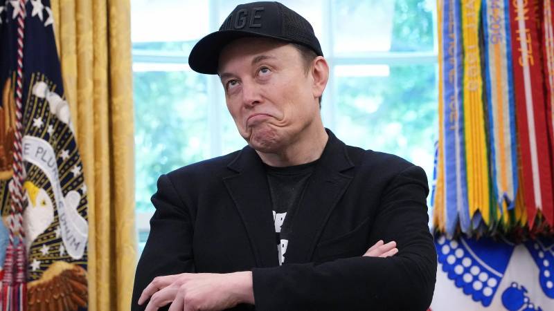 Billie Eilish’in "acınası korkak" cevabına Elon Musk’tan sert yanıt: Zekası pek parlak sayılmaz