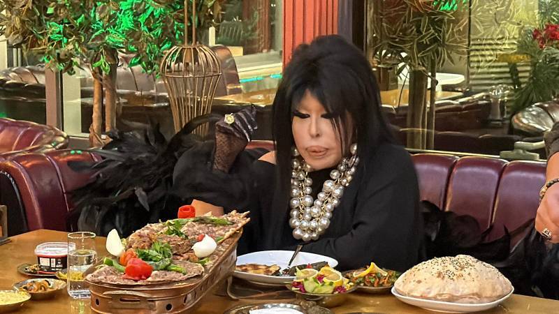 Bülent Ersoy gece kebapçı açtırdı