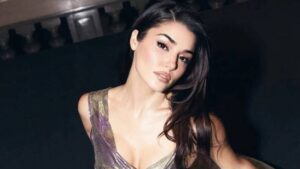 Cadılar Bayramı'nı evde geçirdi: Hande Erçel'den peruklu paylaşım