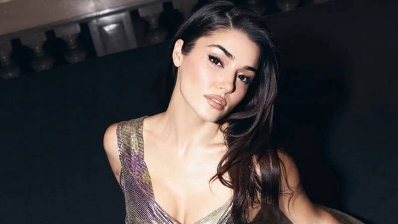 Cadılar Bayramı'nı evde geçirdi: Hande Erçel'den peruklu paylaşım