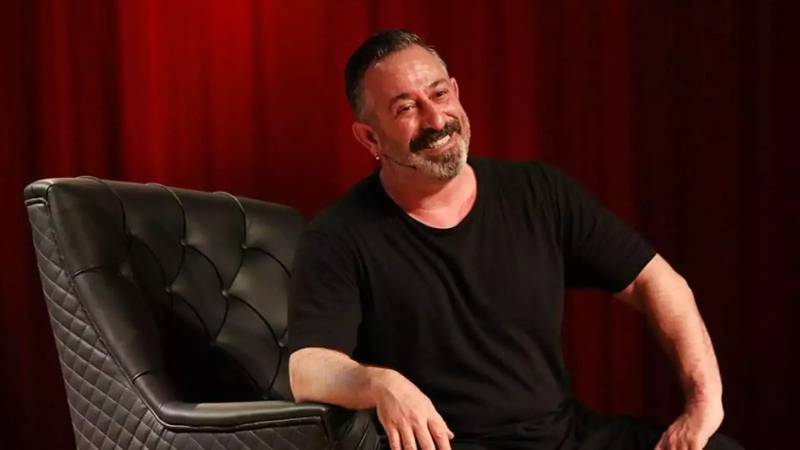 Cem Yılmaz'a aile sürprizi; "Kardeşim biletli geldi"