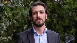 Emrah Altıntoprak 'Kızılcık Şerbeti'nden ayrılır ayrılmaz, diziyi ve partnerini takipten çıktı