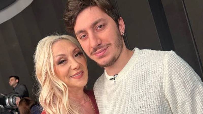 Güllü’nün oğlu, annesinin mezarını ilk kez paylaştı, sevenlerine seslendi