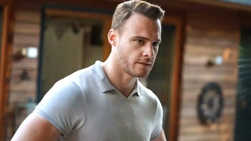 Kerem Bürsin, sosyal medya fenomeniyle ilişkisini resmen duyurdu: Daha çok güzellik kızı gibi!