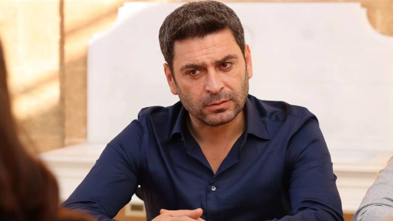 Reyting rekortmeni Uzak Şehir'in başrolüne ‘Yılın Erkeği’ ödülü