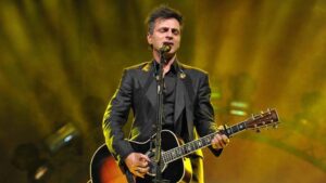 Teoman sahneyi beyazperdeye taşıyor: Bıyıklı bir 'arabeskçi'yi canlandıracak!