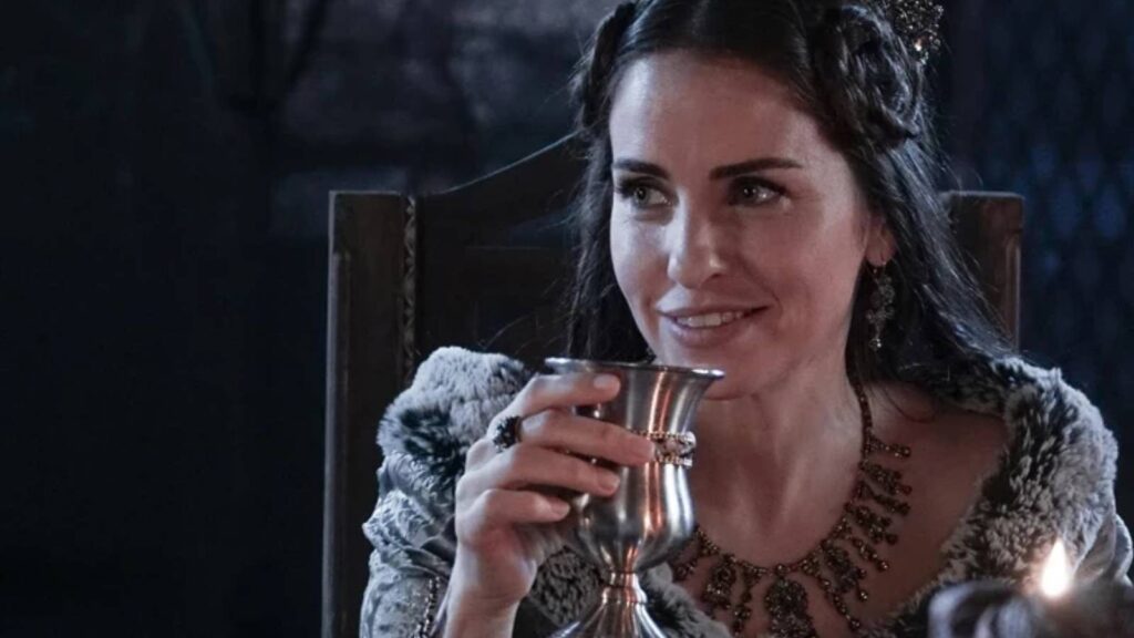 Ünlü oyuncu Aslı Tandoğan: Köydekiler de estetik yaptırabilir