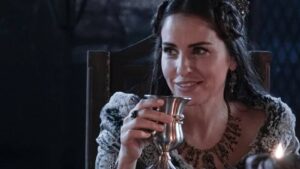 Ünlü oyuncu Aslı Tandoğan: Köydekiler de estetik yaptırabilir