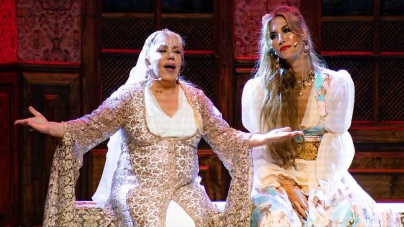 'Yedi Kocalı Hürmüz' müzikalinden çıkarılan Mine Koşan'dan gönderme: Çağla, tostunu yesin bence!