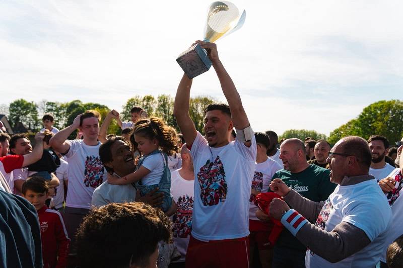 Belçika'da ilk kez bir Türk takımı şampiyon oldu!