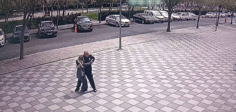 Polis memurunun dikkati hayat kurtardı: O anlar kamerada!
