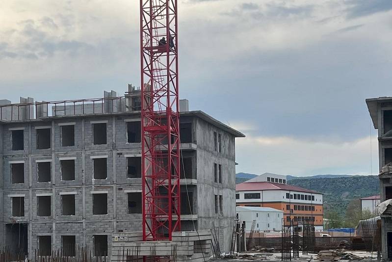 Ücretlerini alamayan işçilerden tehlikeli eylem!