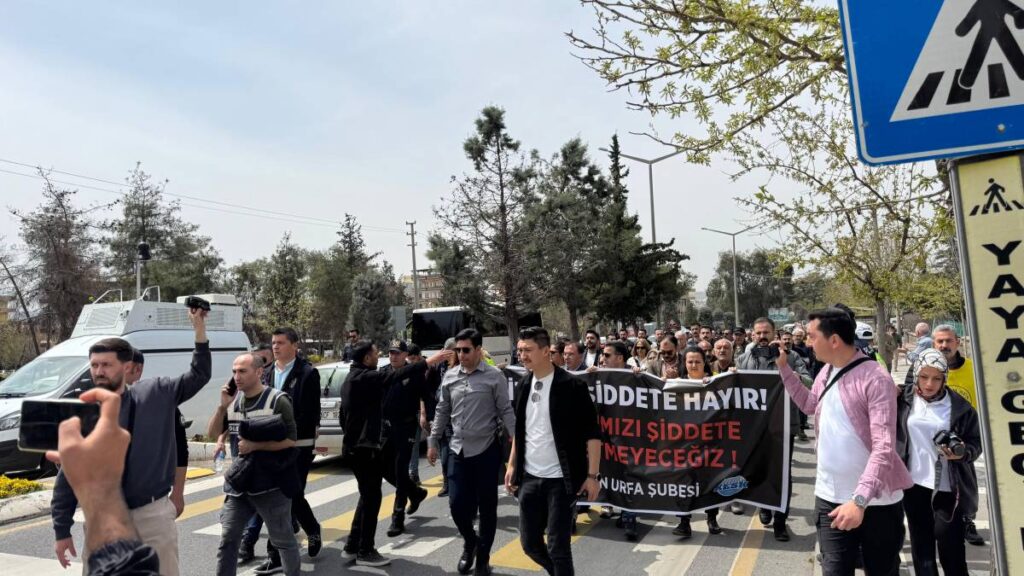 Urfa’da okul saldırısını protesto eden eğitimcilere polis müdahalesi!