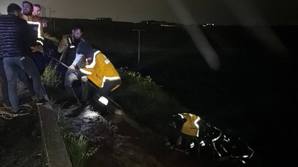 Urfa'da otomobil şarampole uçtu: Çok sayıda yaralı var