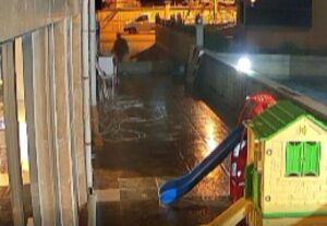 Yolu kısaltmak isterken canından oldu: O anlar kamerada!