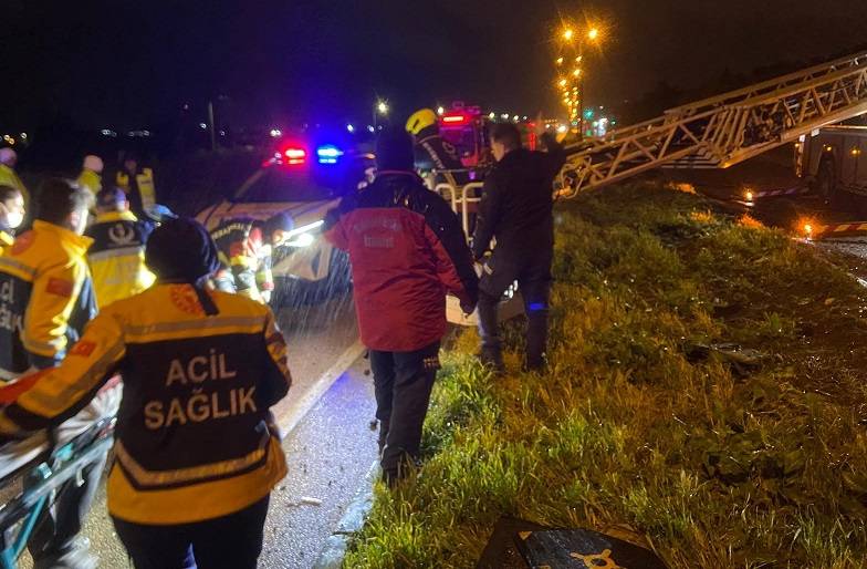 Yolcu otobüsü devrildi: Çok sayıda ölü ve yaralı var!